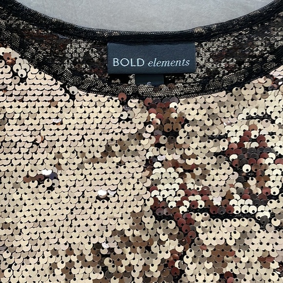 Woman’s sparkly top - Picture 3 of 7